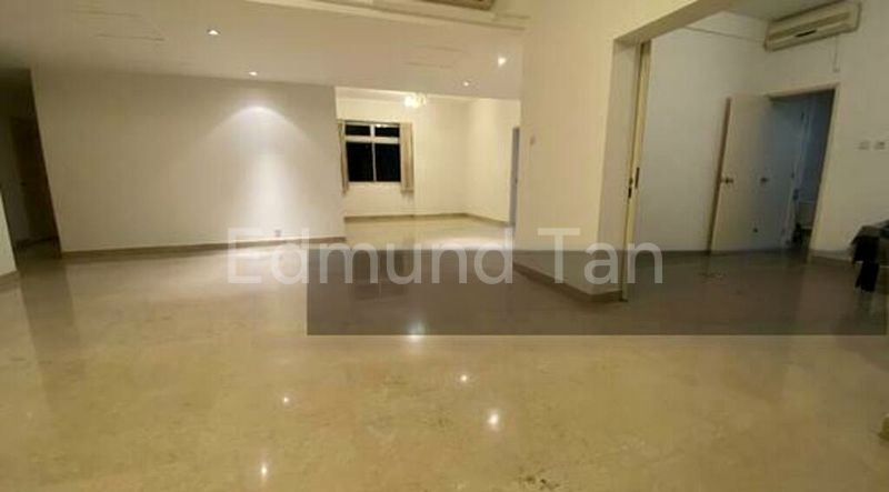 4 Bed Condo for Sale in  The Waterside - Image 2